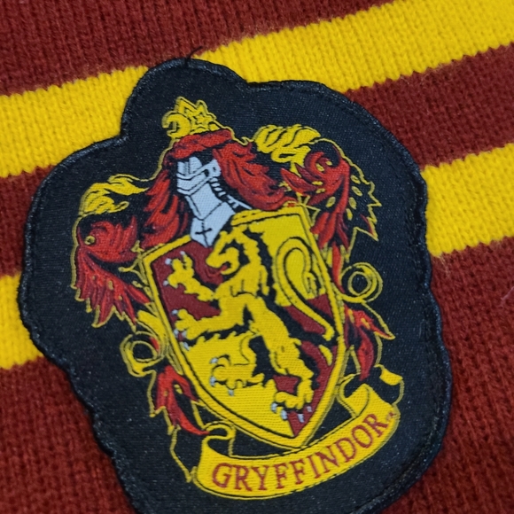 Harry Potter Gryffindor Scarf - Picture 2 of 6